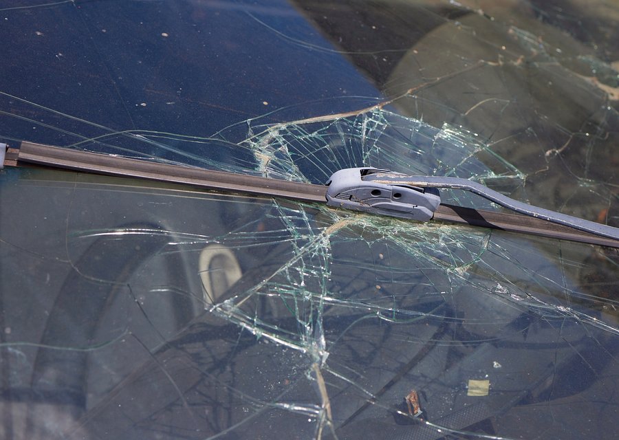 Auto glass work in Coloma