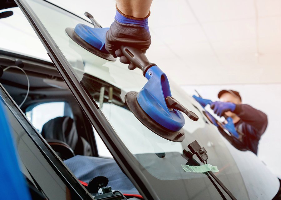 Auto glass work in Ida