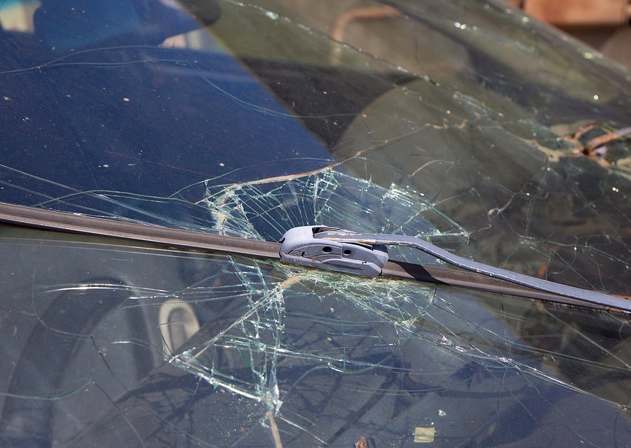 Auto glass work in Luling