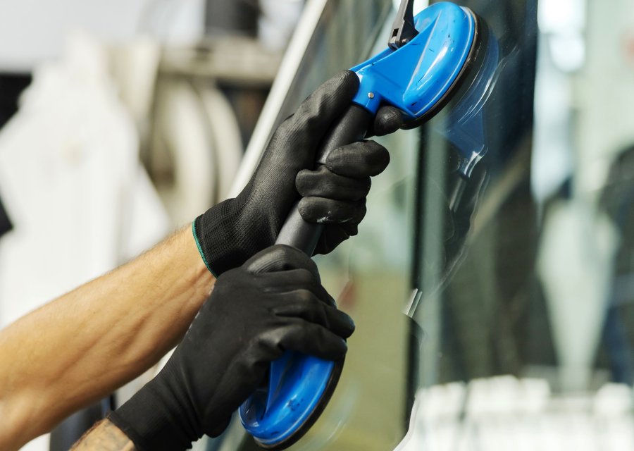 Auto glass work in Warren