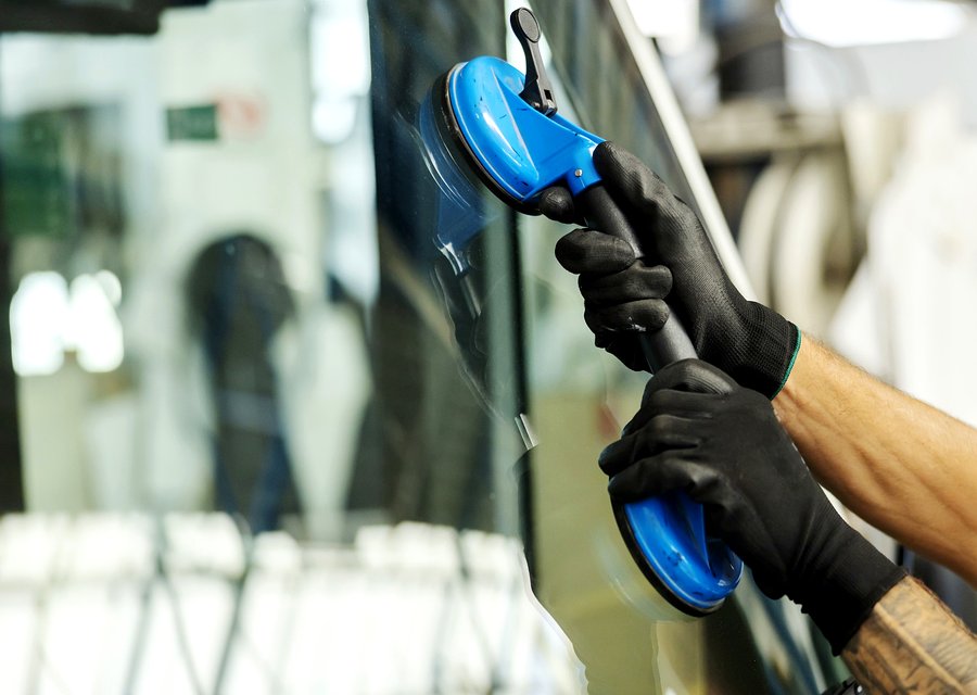 Auto glass work in Frontenac