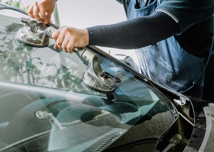 Auto glass work in St Bernard
