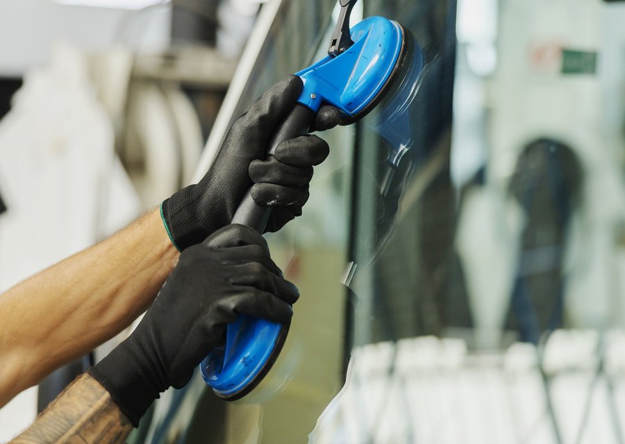 Auto glass work in Livonia