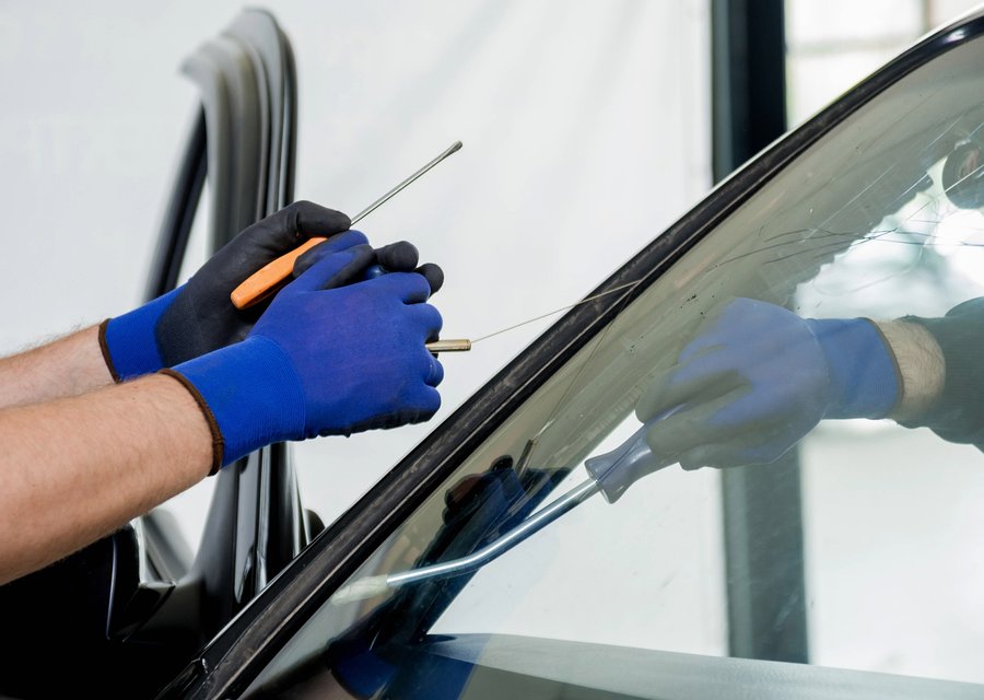 Auto glass work in Schoolcraft