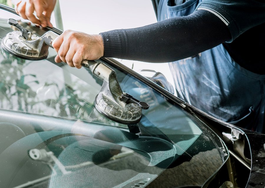 Auto glass work in Farmington Hills