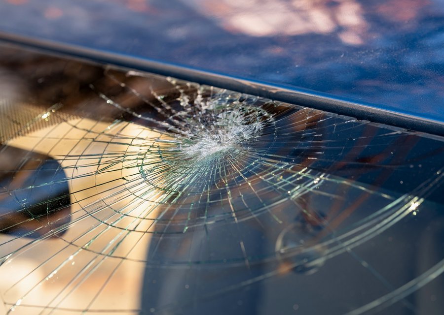 Auto glass work in Paradis