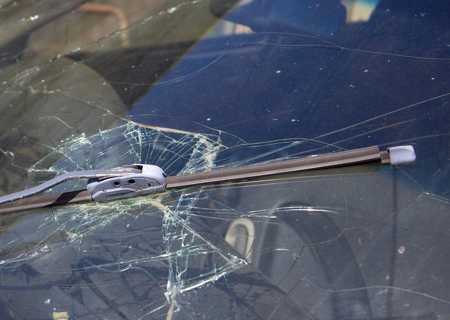 Auto glass work in Robert