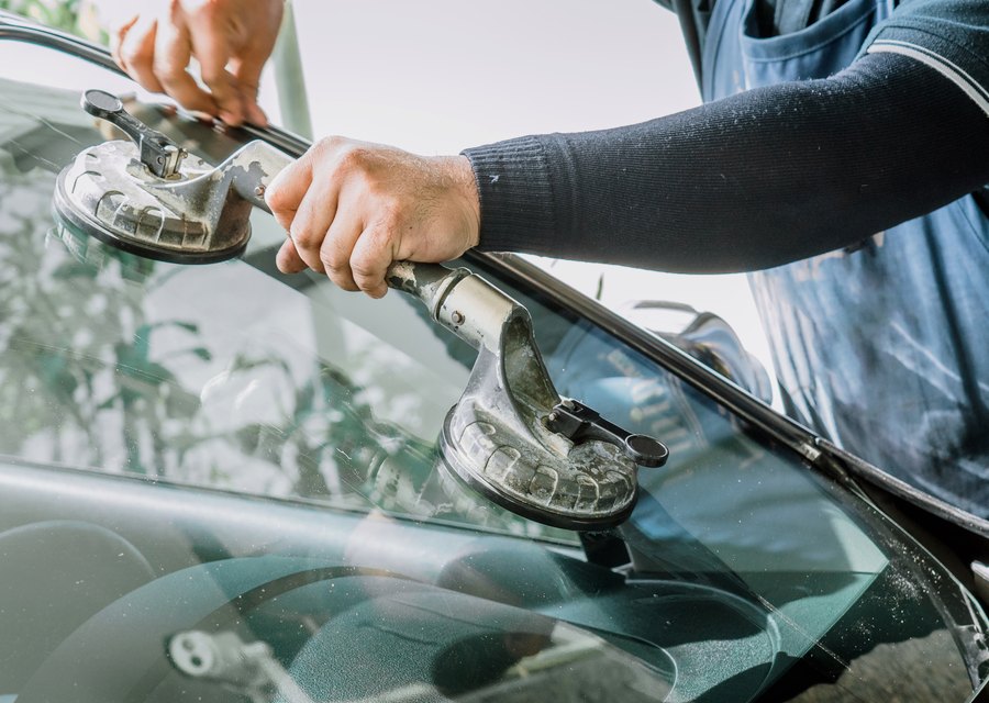 Auto glass work in Maurepas