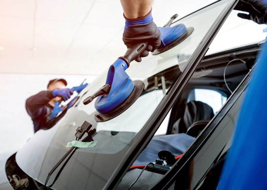 Auto glass work in Macomb