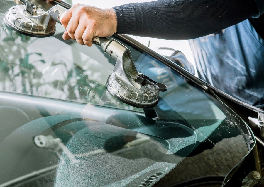 Auto glass work in Edgewater