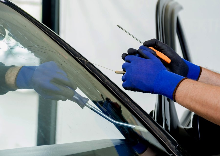 Auto glass work in Holden