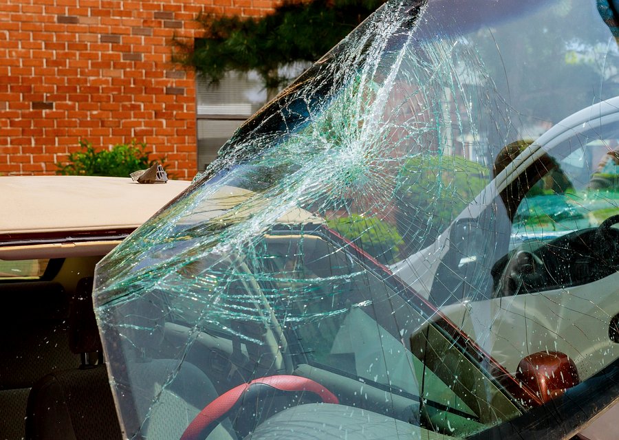 Auto glass work in Neodesha
