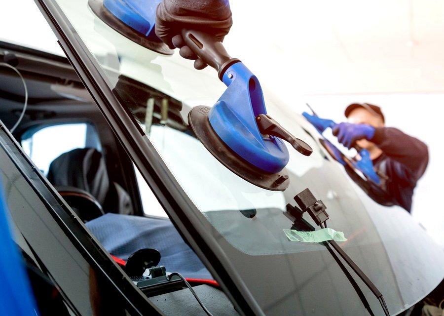 Auto glass work in Osteen