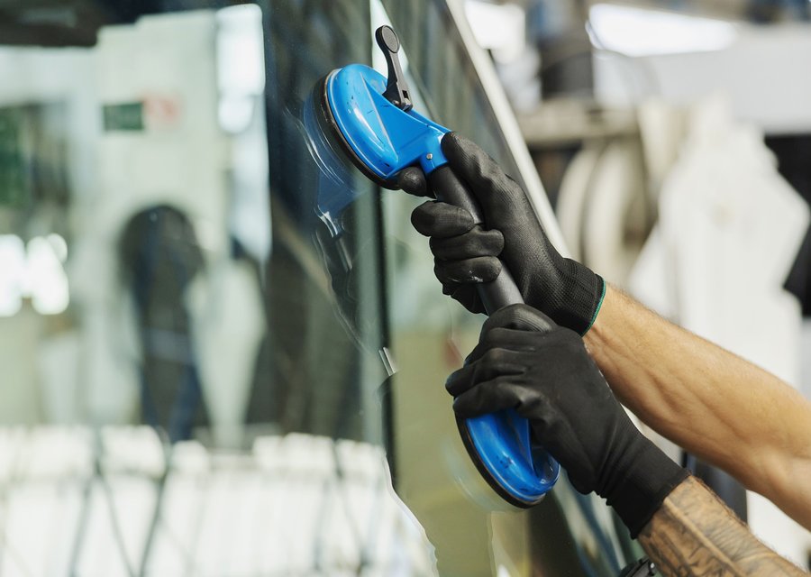 Auto glass work in Colon