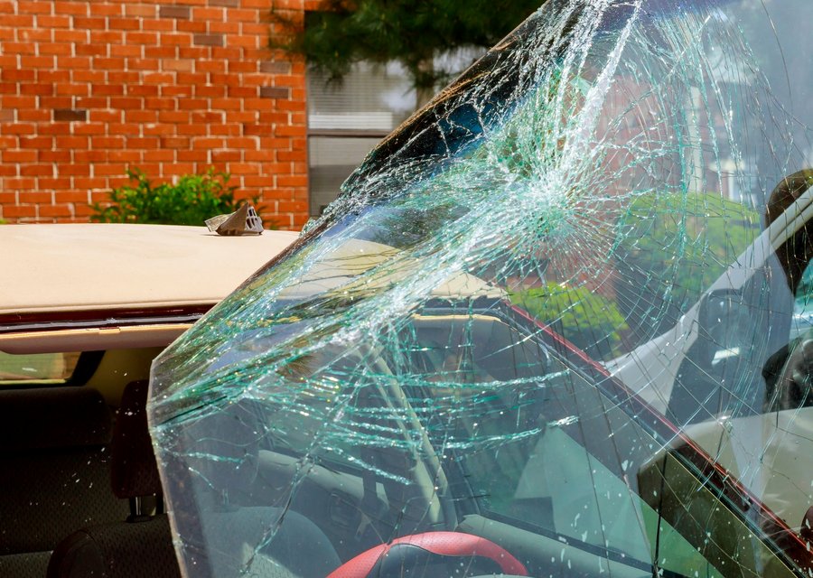 Auto glass work in Commerce