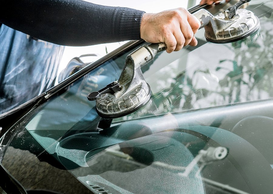 Auto glass work in La Mirada