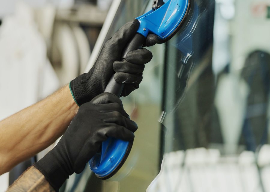 Auto glass work in St Rose