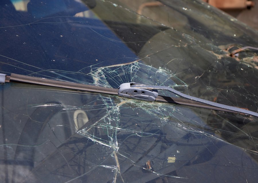Auto glass work in Central Lake