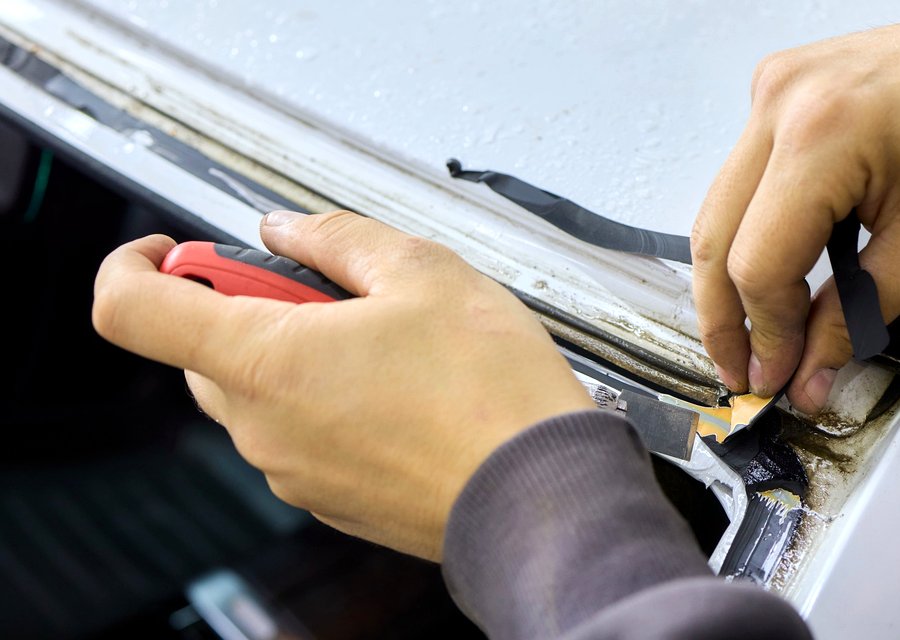 Auto glass work in Novi
