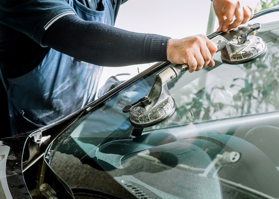 Auto glass work in Clearwater
