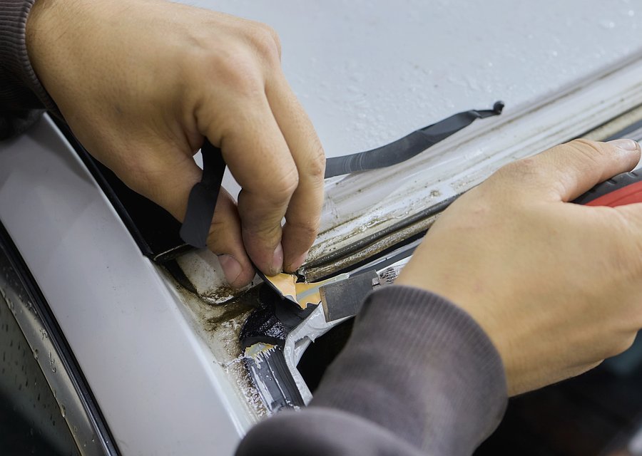 Auto glass work in Clawson