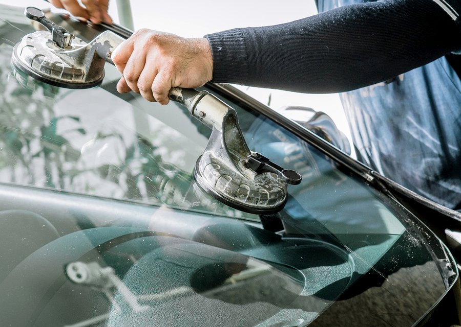 Auto glass work in Caney