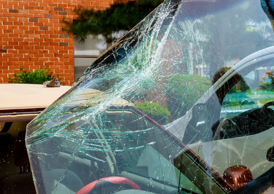 Auto glass work in Fredonia