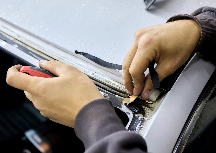 Auto glass work in Geismar