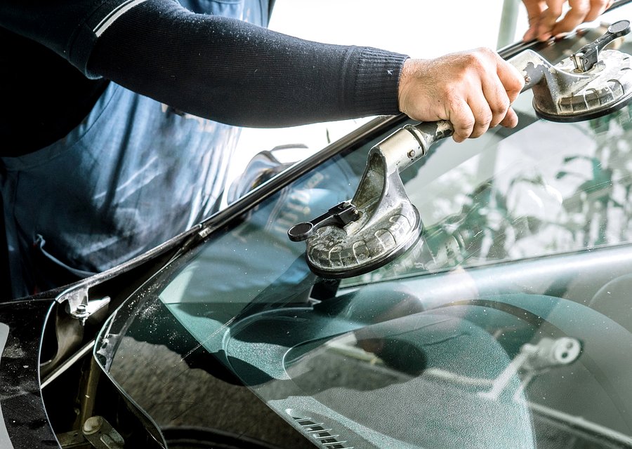 Auto glass work in Mancelona