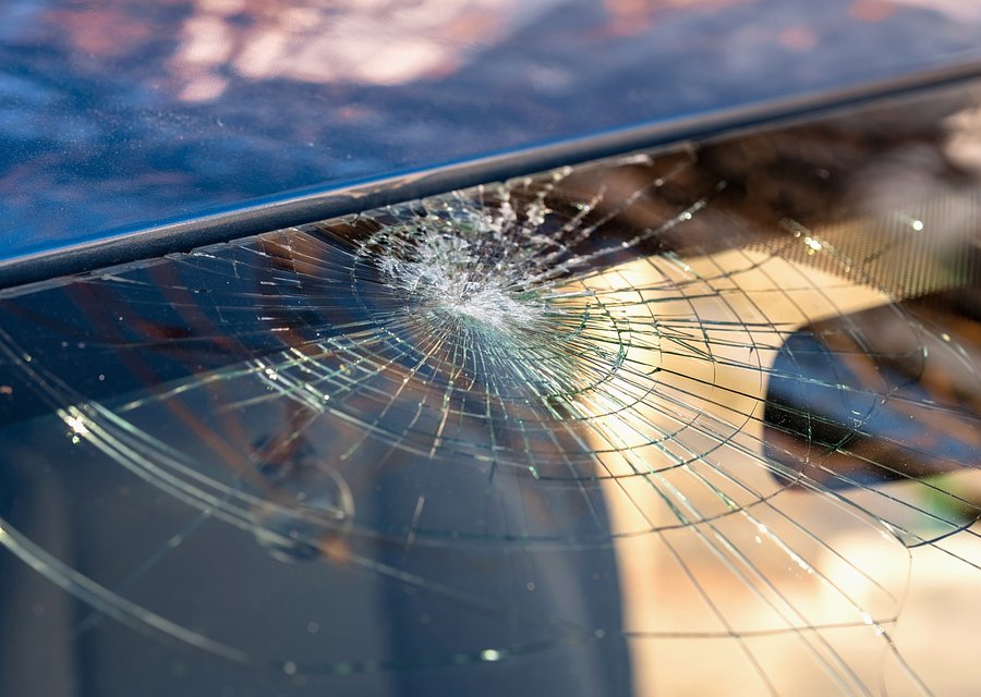 Auto glass work in Armada