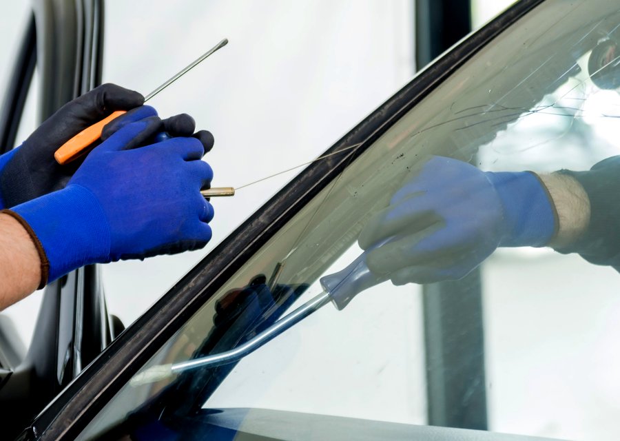 Windshield replacement Holly