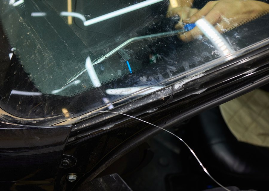 Windshield replacement Robert