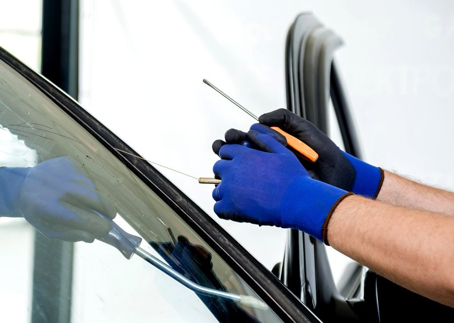 Windshield replacement Fowlerville