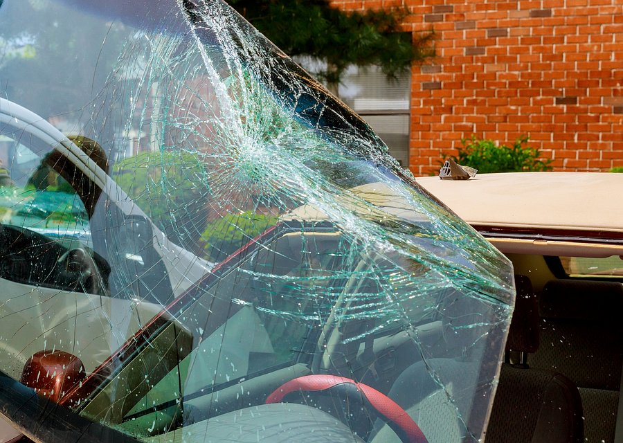 Windshield replacement Clinton