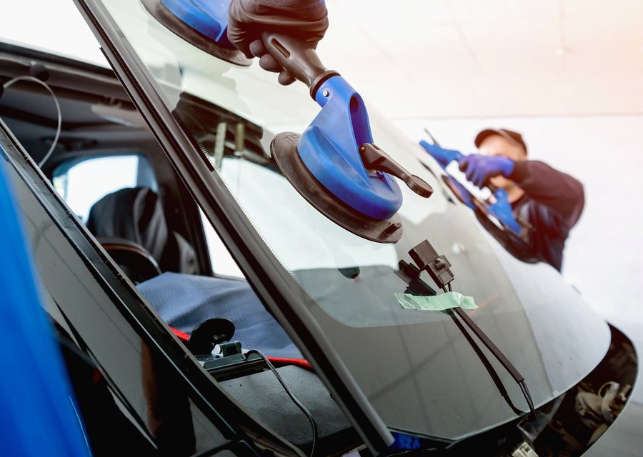 Windshield replacement Bridgman