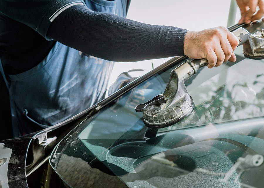 Windshield replacement Romeo