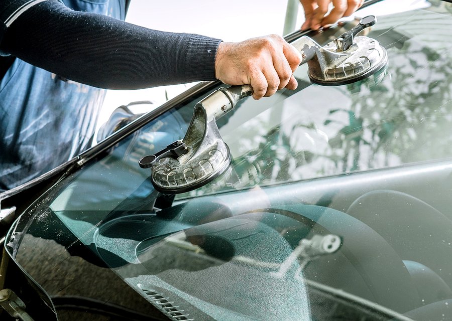 Auto glass repair MI