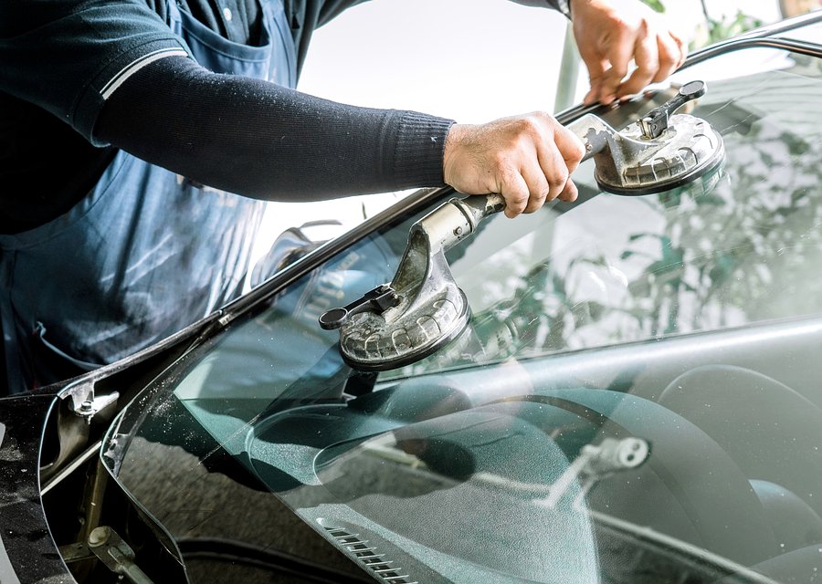 Auto glass repair KS