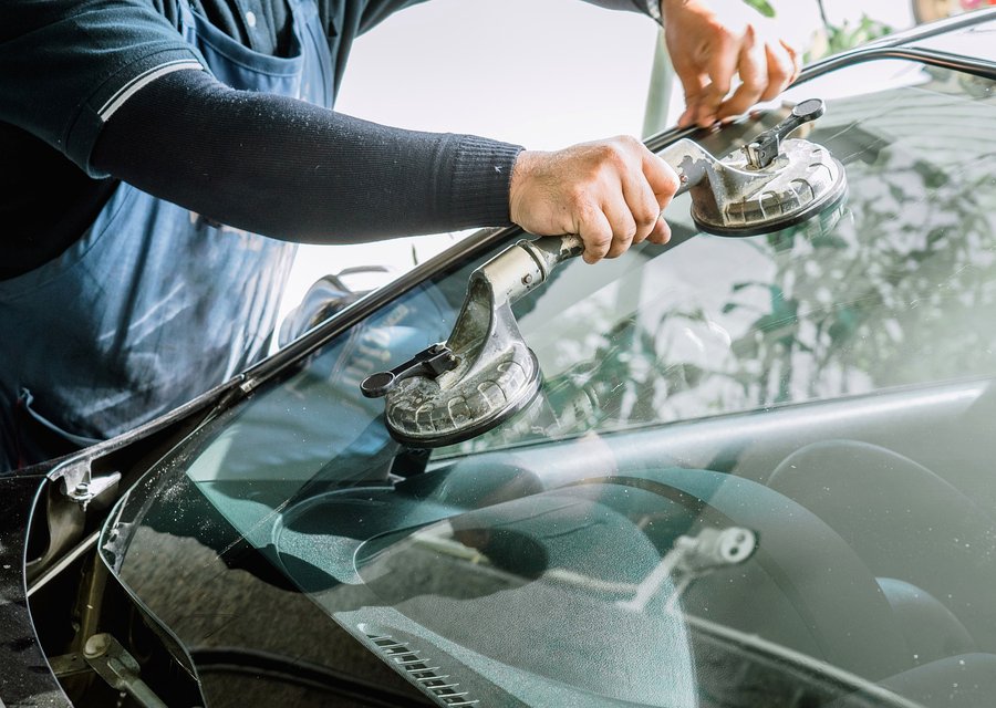 Auto glass repair MI