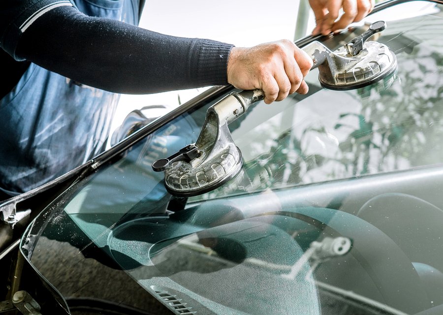 Auto glass repair MI