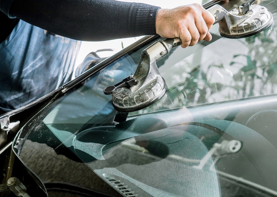 Auto glass repair KS