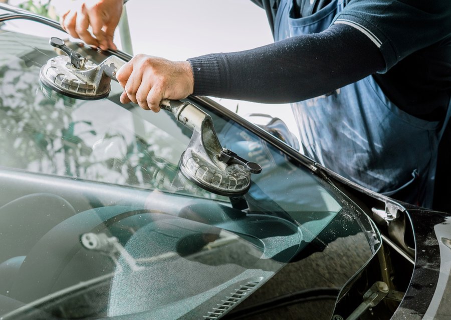 Auto glass repair MI