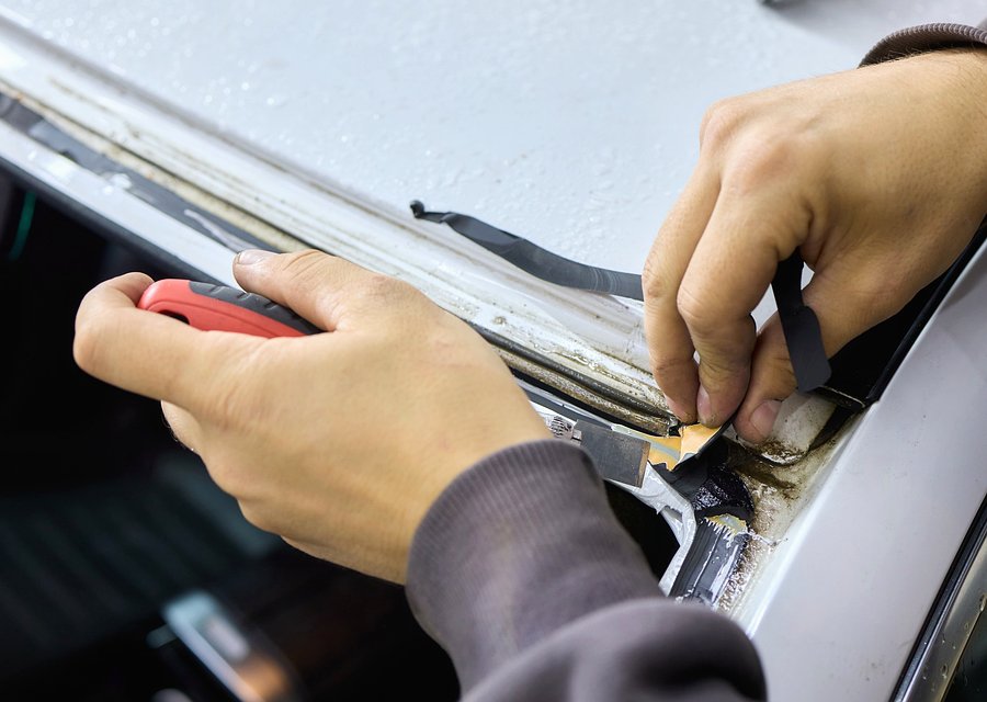 Auto glass repair CA