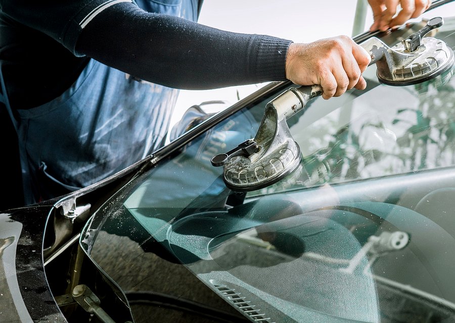 Auto glass repair CA