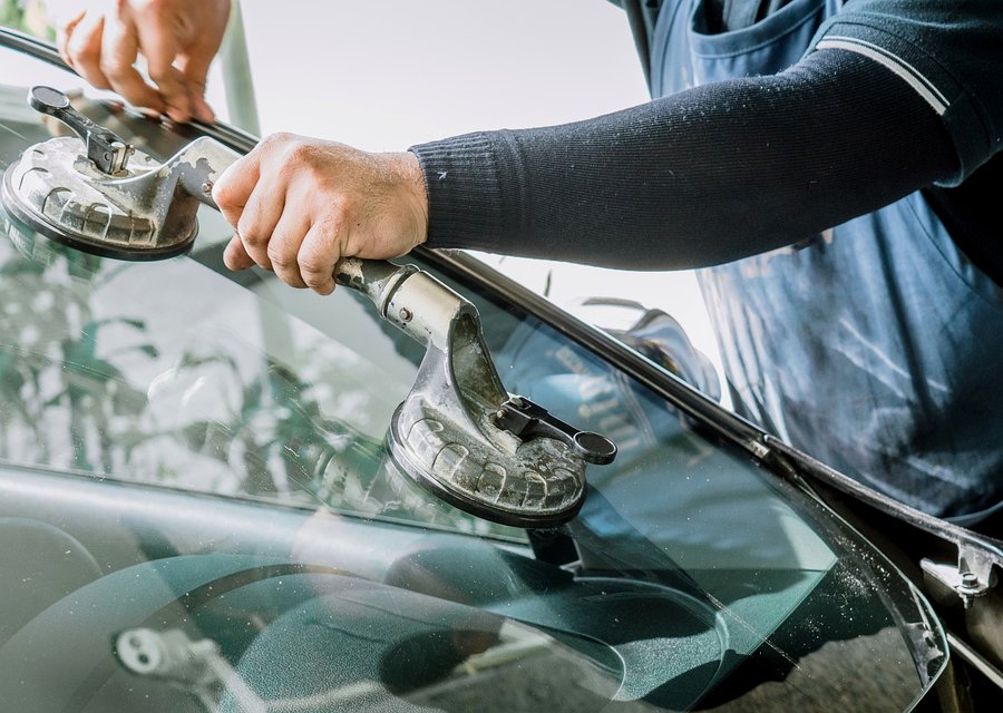 Auto glass repair MI